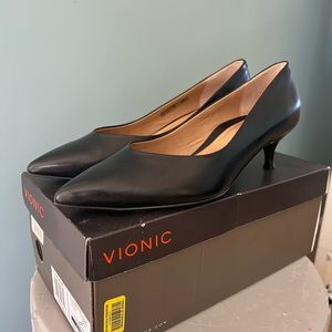 NEW in box Vionic Black Leather Josie Kitten heels